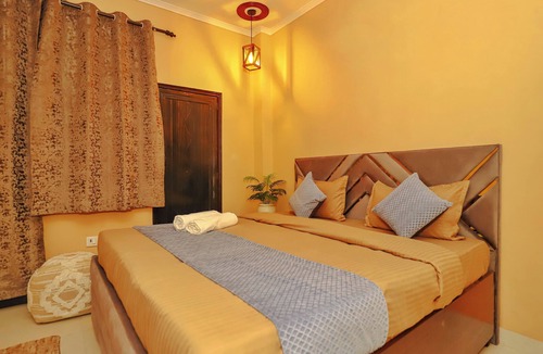 Janakpuri Hotel | Roomshala 069 Harshi Residency