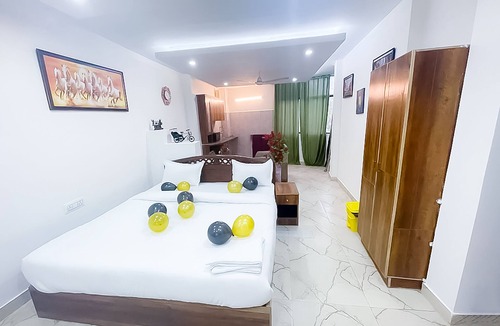 Hauz Khas Village Hotel | Roomshala 159 The Hauz khas inn