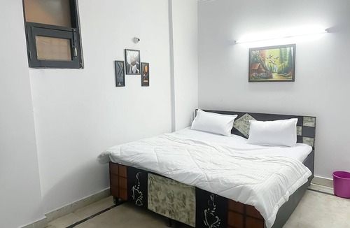 Malviya Nagar Hotel | Roomshala 170 Hotel Aura