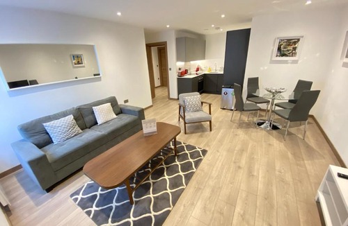 Thames Ditton Apartment | Roomspace Serviced Apartments - Harvest Lane
