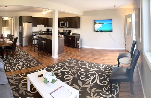 Farmington House | ❤️ Roomy 3-Bed Crew House by Reza Rentals