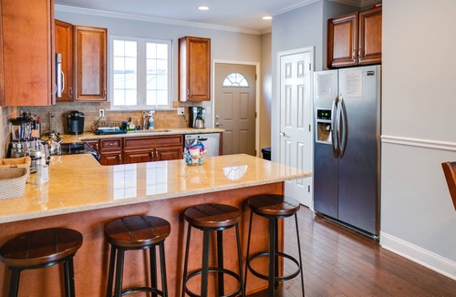 Graduate Hospital House | Roomy, 4BD/2.5Bth, Amazing Rooftop Deck and Large Patio
