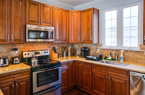 Graduate Hospital House | Roomy, 4BD/2.5Bth, Amazing Rooftop Deck and Large Patio