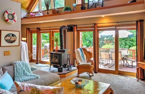 Egg Harbor House | Roomy House on 2 Acres - 2 Mi to Egg Harbor Beach!