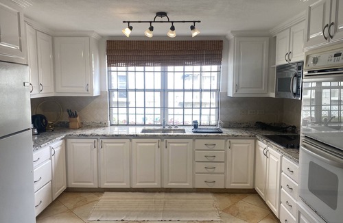 Mount Standfast House | Roomy Lower 3 Bedroom West Coast Property with Pool
