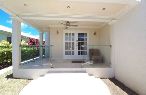 Mount Standfast House | Roomy Lower 3 Bedroom West Coast Property with Pool