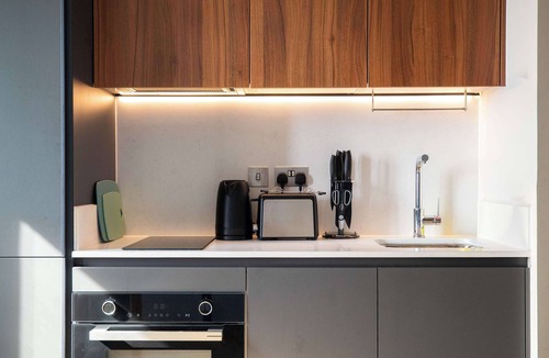 East Acton Apartment | Roomy Plus | Cowork + Gym Access | StayCozy