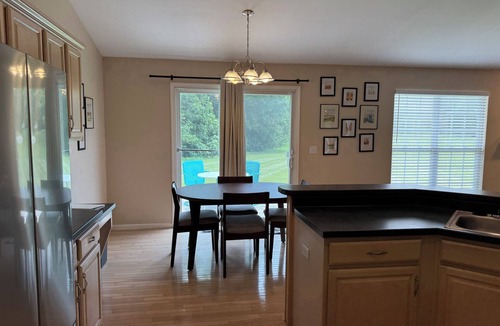Swansea House | Roomy Single-Floor Home Updated & Group-Ready