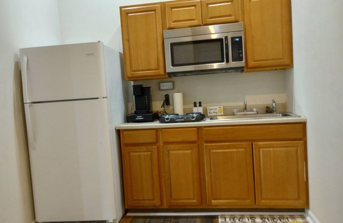 George Washington Apartment | Roomy Studio Basment Apartment - 5 Min to Downtown