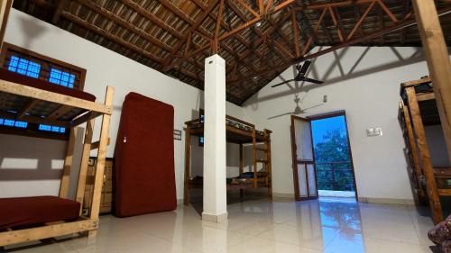 Bommayapalayam Hostel | Rootscape Huts Hostel and Home Stay