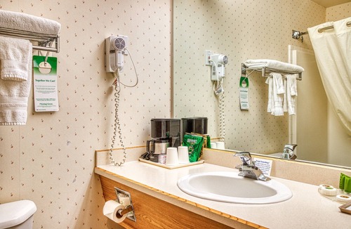 Hines Hotel | Rory & Ryan Inn