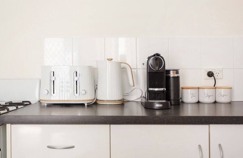 South Fremantle Apartment | Rosa 3 is located a stones throw from SOuth Beach and the many restaurants and cafes South Fremantle has to offer