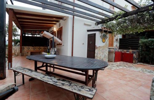 Macari House | Rosa Di Makari