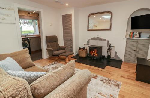 Irvine House | Rosalin Cottage
