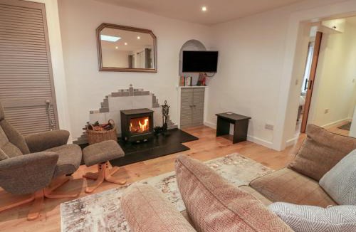 Irvine House | Rosalin Cottage