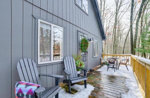 Higgins Lake House | Roscommon Chalet w/Hot Tub Near Higgins Lake!