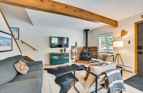 Higgins Lake House | Roscommon Chalet w/Hot Tub Near Higgins Lake!