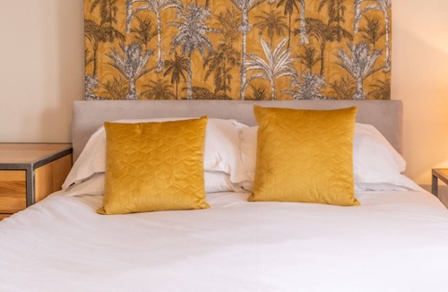 Hinton Charterhouse Bed & Breakfast | Rose And Crown