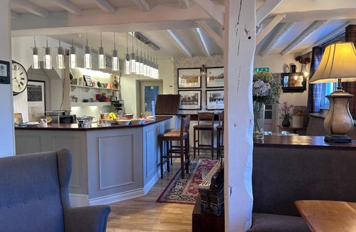 Middle Mayfield Bed & Breakfast | Rose and Crown House B&B