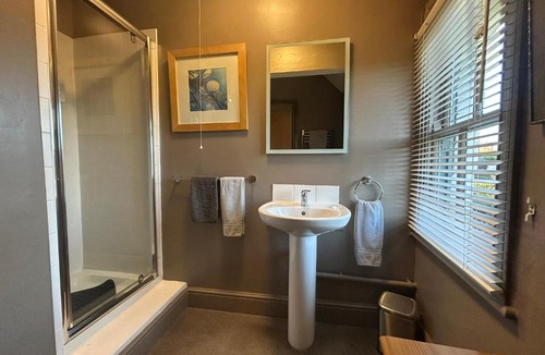 Middle Mayfield Bed & Breakfast | Rose and Crown House B&B
