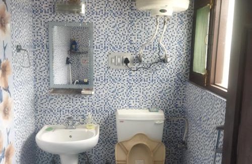 Brein House | Rose Bowl Guest House, Srinagar Dal Lake