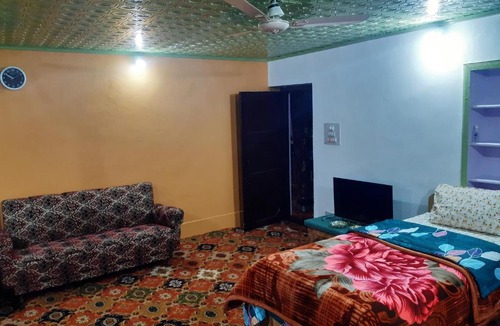 Brein House | Rose Bowl Guest House Home Stay