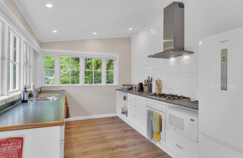 Masterton District Cottage | Rose Cottage - Tranquil retreat