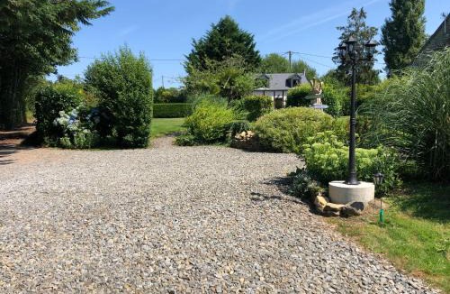 Le Mesnil-Gilbert House | Rose Cottage with seasonal Swimming Pool