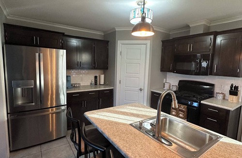 Broken Arrow House | Rose District 2-bedroom Cottage in welcoming Broken Arrow walk to the venues