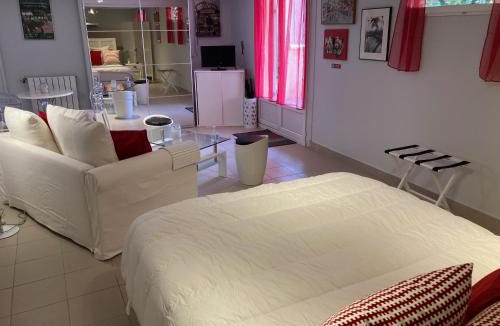 Giverny Apartment | Rose Garden Studio