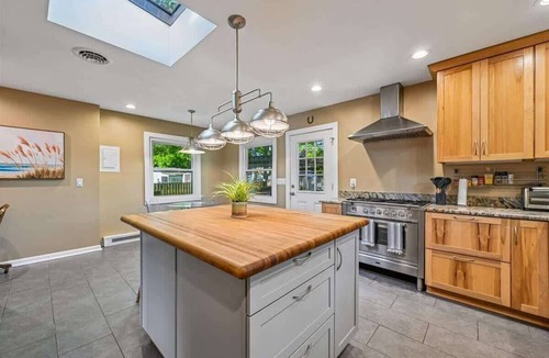 North Beach House | Rose Haven Peaceful, Spacious, 3 Bedroom Retreat