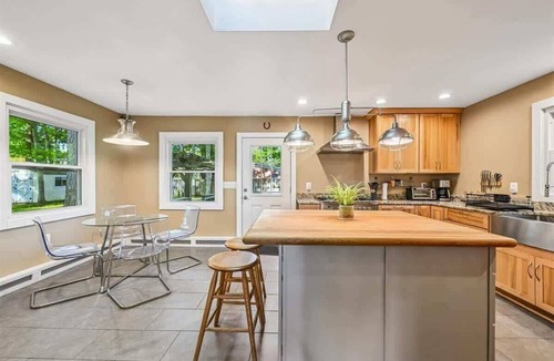 North Beach House | Rose Haven Peaceful, Spacious, 3 Bedroom Retreat