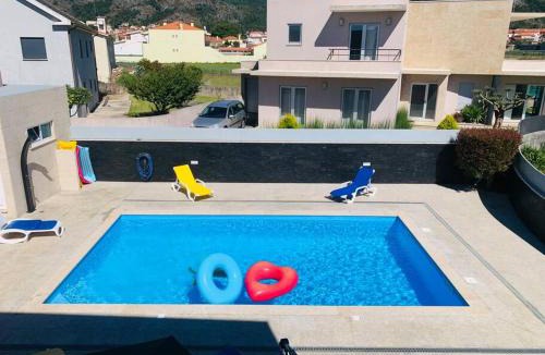 Belinho House | Rose plaisir