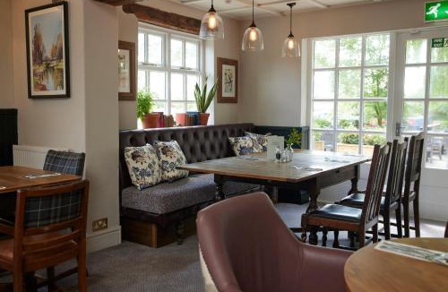 Standlake Hotel | Rose Revived by Chef & Brewer Collection