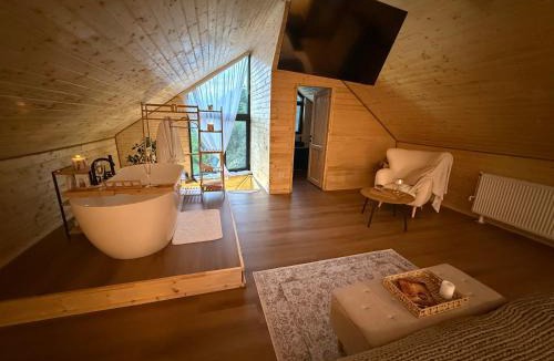 Tarlungeni Ski Chalet | Rose Romantic