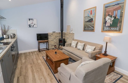 Black Bourton Cottage | Rose Stables, Bampton