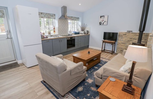 Black Bourton Cottage | Rose Stables, Bampton