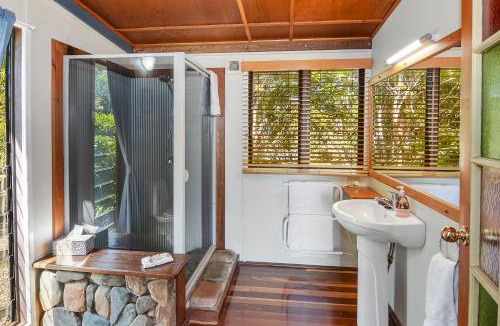 Maleny Bed & Breakfast | Rosebrook Cottages