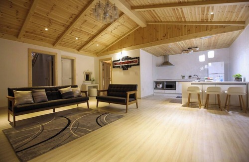 Seo Apartment | Rosedeil