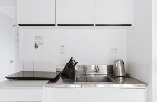 Tauranga Hotel | Roselands Motel
