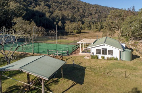 Webbs Creek House | Rosemont's Tiny Bungalow House with Tennis Court - n