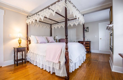 Bradford Bed & Breakfast | Rosewood Country Inn