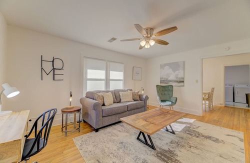 Rosewood Apartment | Rosewood Crash Pad - Up (Pet Friendly)