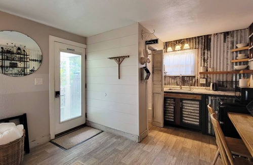 Medford Cottage | Rosewood Studio | Private Cottage Near Downtown