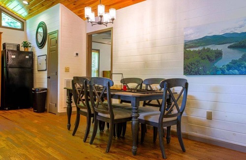 Robbinsville House | Rosie's Cabin on Fontana Lake Lake Front Home near Fontana Marina