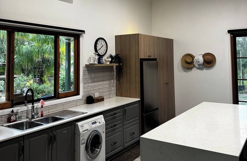 Tamborine House | Roslyn’s Cottage Country Escape in Tamborine