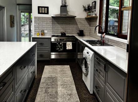 Tamborine Cabin | Roslyns Cottage Country Escape in Tamborine