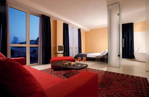 Sorbara Hotel | Rosso Frizzante