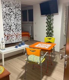 Triggiano House | Rosu
