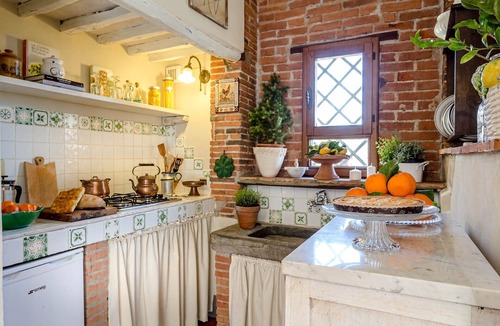 Uzzano Villa | ROSYABATE COTTAGE with Private Garden and views between Lucca and Pistoia